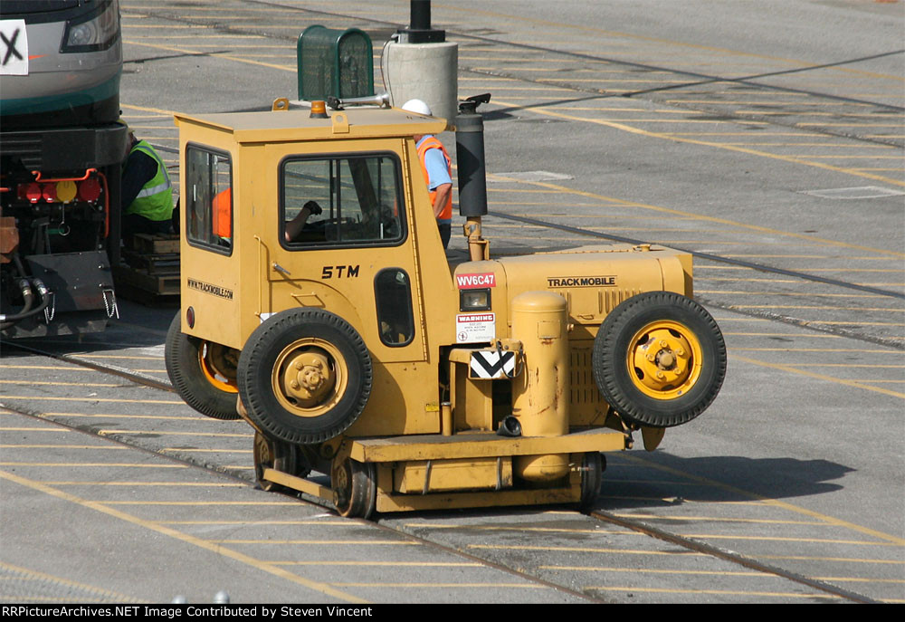 STM Trackmobile leased by Metrolink (or contractors) at Keller yard